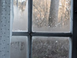 Aan het klussen in huis? Breng isolerende raamfolie aan!